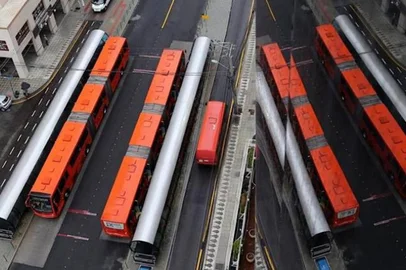 Imagem do sistema de transporte coletivo de Curitiba, capital do Paraná. Foto do site do governo fedeal https://www.gov.br/pt-br/noticias/transito-e-transportes/2019/12/governo-federal-aprova-duas-propostas-para-reforcar-mobilidade-urbana-em-curitiba-pr<!-- NICAID(14603718) -->