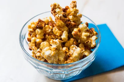  PORTO ALEGRE, RS, BRASIL, 01/06/2016 : Receitas para a Festa Junina:  Bolo de fubá, Canjica, Arroz de leite, Suco de milho verde, Pipoca caramelada, Pão de batata com pinhão  e Cocada (3 tipos). (Omar Freitas/Agência RBS)Indexador: Omar Freitas<!-- NICAID(12235354) -->