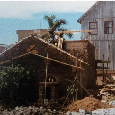 Museu Ambiência Casa de Pedra recebe a exposição Exposição Museu Ambiência Casa de Pedra: A (Des)Construção de uma história - Estudo relata o histórico da Casa de Pedra e suas modificações ao longo do tempo sob a ótica da conservação e restauroFotógrafo não identificado.<!-- NICAID(13689813) -->