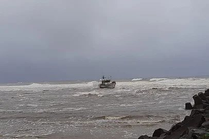 Pescador morreu na madrugada deste sábado quando uma forte onda atingiu o barco que ele e mais três colegas ocupavam na Praia dos Molhes<!-- NICAID(14608323) -->
