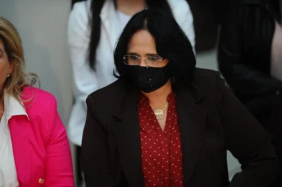 A ministra da Mulher, Família e Direitos Humanos, Damares Alves, está em Guaporé para o Abrace o Marajó, ação desenvolvida junto ao ministério contra o tráfico de seres humanos e o abuso sexual de crianças e adolescentes no arquipélago do Marajó, no Pará. O evento também marca o início das atividades do Instituto Virada Feminina no Rio Grande do Sul.<!-- NICAID(14608320) -->