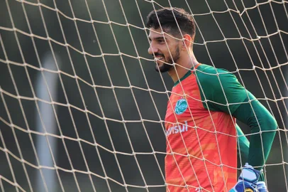  CAXIAS DO SUL, RS, BRASIL, 01/10/2020. Treino do Juventude no CT. O Juventude está disputando a série B do Campeonato Brasileiro 2020. Na foto, goleiro Marcelo Carné. (Porthus Junior/Agência RBS)Indexador:                                 <!-- NICAID(14607002) -->