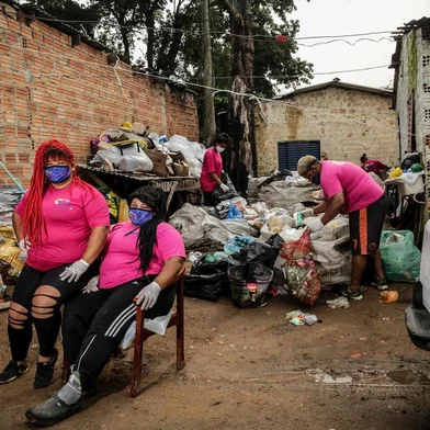  PORTO ALEGRE, RS, BRASIL - 01/10/2020As irmãs Paula e Stéfani decidiram romper com o quadro de violência doméstica em que estavam inseridas e, para conseguirem se sustentar longe dos ex agressores, começaram a trabalhar com reciclagem. A iniciativa acabou virando uma cooperativa de catadoras na qual, hoje, atuam 10 mulheres, todas ex vítimas de violência doméstica.<!-- NICAID(14606873) -->