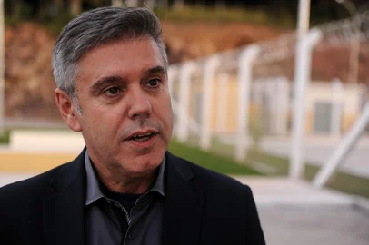  BENTO GONÇALVES, RSM BRASIL, 30/04/2019 - O secretário Luis de Araújo Faccioli, da nova Secretaria Estadual de Administração Penitenciária, visitou o novo presídio de Bento Gonçalves, que deve ser inaugurado ainda neste ano. O ex-procurador de Justiça foi acompanhado do superintende da Susepe, Mario Santa Maria Júnior, e do prefeito de Bento Gonçalves, Guilherme Pasin. (Marcelo Casagrande/Agência RBS)<!-- NICAID(14060068) -->