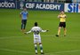 Erro no campo e VAR decisivo: a arbitragem de Grêmio x Coritiba