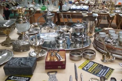 Feira de antiguidades Revival Cars & Antiques, tradicional evento de compra e venda de objetos antigos no bairro Pio X.<!-- NICAID(14612047) -->
