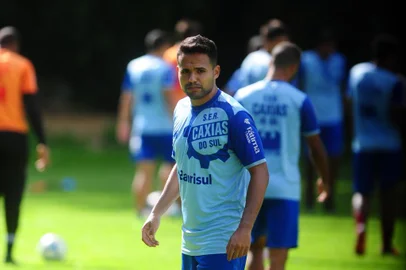  CAXIAS DO SUL, RS, BRASIL, 19/02/2020. Treino do Caxias no CT. SER Caxias se preapara para enfrentar o Grêmio na final da Taça Cel. Ewaldo Poeta, primeiro turno do Campeonato Brasileiro. Na foto, lateral Ivan.  (Porthus Junior/Agência RBS)<!-- NICAID(14424975) -->