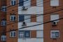  PORTO ALEGRE, RS, BRASIL, 13-10-2020: Cartazes em imóveis para alugar. Matéria sobre renegociação de contratos de aluguel. (Foto: Mateus Bruxel / Agência RBS)Indexador: Mateus Bruxel<!-- NICAID(14615158) -->