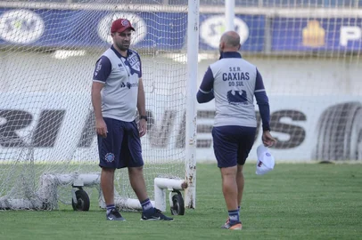  CAXIAS DO SUL, RS, BRASIL (12/03/2020)Treino do SER caxias no Estádio Centenário. Na foto, técnico Lacerda. (Antonio Valiente/Agência RBS)Indexador: ANTONIO VALIENTE / AGENCIA RBS  <!-- NICAID(14449134) -->