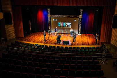 Registro da gravação da apresentação do CETEC Festival, que esse ano terá as produções caseiras e a transmissão pela internet.<!-- NICAID(14615259) -->