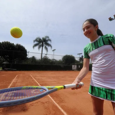  CAXIAS DO SUL, RS, BRASIL, 14/10/2020 - Pietra Rivoli é atleta mirim de tênis. Ela é personagem da série Elas e o Esporte. (Marcelo Casagrande/Agência RBS)<!-- NICAID(14616472) -->