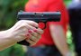 Como acontece o choque de gigantes das armas num mercado bilionário