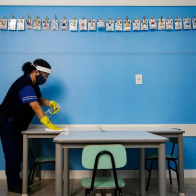  PORTO ALEGRE, RS, BRASIL, 16-10-2020: Preparativos para a volta as aulas na proxima segunda-feira (19) no colegio Santa Doroteia, no bairro Cristo Rei. (Foto: Mateus Bruxel / Agencia RBS)Indexador: Mateus Bruxel<!-- NICAID(14618488) -->