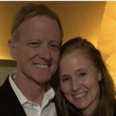 James Redford, filho de Robert Redford, e sua esposa