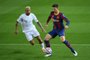 Ferencvaros Brazilian midfielder Isael Barbosa (L) challenges Barcelonas French defender Clement Lenglet during the UEFA Champions League football match between FC Barcelona and Ferencvarosi TC at the Camp Nou stadium in Barcelona on October 20, 2020. (Photo by LLUIS GENE / AFP)<!-- NICAID(14621468) -->