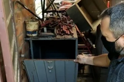 A Polícia Civil de Vacaria encontrou o cadáver de um homem de 78 anos que estava sendo ocultado em uma residência no bairro Pradense. Segundo a investigação, uma sobrinha estava recebendo mensalmente o benefício de aposentadoria do tio, que era aposentado pelo Exército.<!-- NICAID(14622327) -->