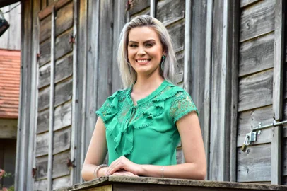  A representante do Esporte Clube Juventude no concurso de Rainha e Princesas da Festa da Uva 2022, Josiele Vieira Mewius, decidiu que não irá mais participar da disputa na tarde desta quarta-feira (21). <!-- NICAID(14623134) -->