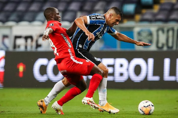 Diego Souza vê superioridade do Grêmio em empate e lamenta perda de Kannemann: Injustamente
