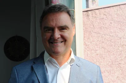  CAXIAS DO SUL, RS, BRASIL (07/10/2020)Candidato a prefeito Edson Néspolo. Foto pra série de entrevistas-perfis que o João Pulita está fazendo: candidatos estão escolhendo um lugar que gostam de ficar. (Antonio Valiente/Agência RBS)<!-- NICAID(14610902) -->