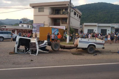 Acidente com feridos em Vale Real<!-- NICAID(14625340) -->