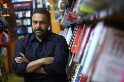  PORTO ALEGRE, RS, BRASIL, 23/01/2018: O escritor Paulo Scott lançará um novo livro. Indexador: ISADORA NEUMANN<!-- NICAID(13927975) -->