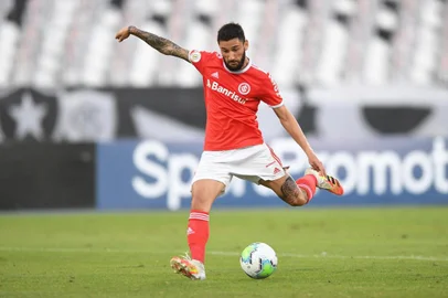 O meia Boschilia em jogo do Inter contra o Botafogo no Engenhão, no Rio de Janeiro, em partida válida pelo Brasileirão 2020.