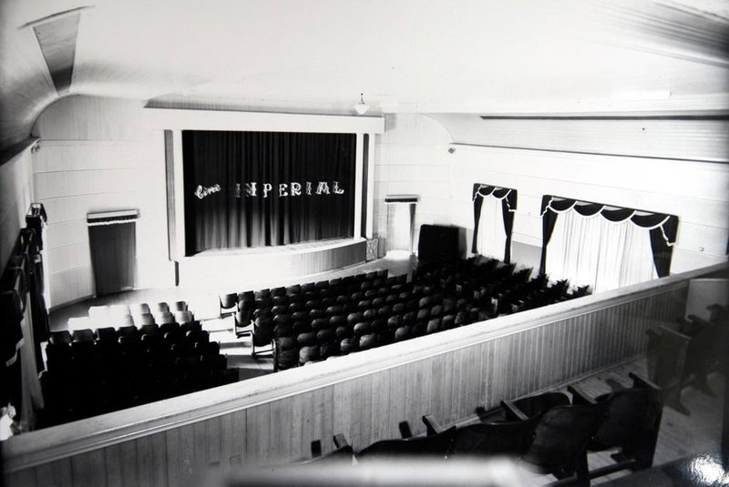 *** Reprodução cinemas - Rep ***Caxias do Sul 1951. Na foto interior do Cine Imperial. Fonte: AHMJSA Fotógrafo: Stúdio Geremia<!-- NICAID(1038542) -->