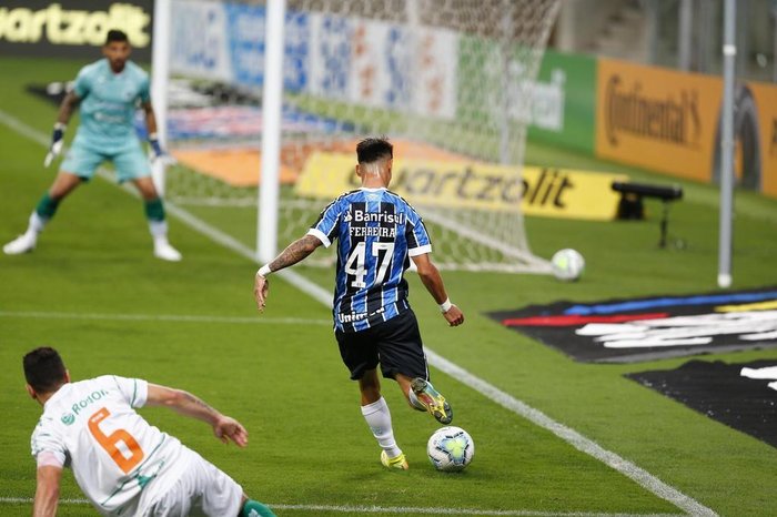 Em negociação por renovação, multa rescisória de Ferreira é fator de preocupação no Grêmio; entenda