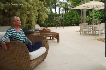 Xuxa durante entrevista ao Fantástico<!-- NICAID(14631901) -->