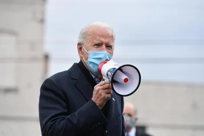  Democratic presidential candidate Joe Biden speaks at Canvas Kick Off at the carpenters Union in Scranton, Pennsylvania on November 3, 2020. - The United States started voting Tuesday in an election amounting to a referendum on Donald Trumps uniquely brash and bruising presidency, which Democratic opponent and frontrunner Joe Biden urged Americans to end to restore our democracy. (Photo by Angela Weiss / AFP)Editoria: POLLocal: ScrantonIndexador: ANGELA WEISSSecao: politics (general)Fonte: AFPFotógrafo: STF<!-- NICAID(14633813) -->