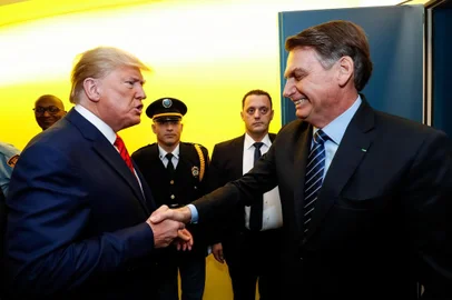 24/09/2019 74ª Sessão da Assembleia Geral das Nações Unidas(Nova Iorque - EUA, 24/09/2019) Presidente da República, Jair Bolsonaro, recebe os cumprimentos do Senhor Presidente dos Estados Unidos da América, Donald Trump.Foto: Alan Santos/PR<!-- NICAID(14261993) -->