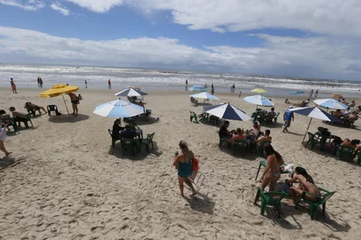  CAPÃO DA CANOA, RS, BRASIL - 01.11.2020 - Ambiental na praia de Capão da Canoa, litoral norte do RS. (Foto: Lauro Alves/Agencia RBS)<!-- NICAID(14631448) -->