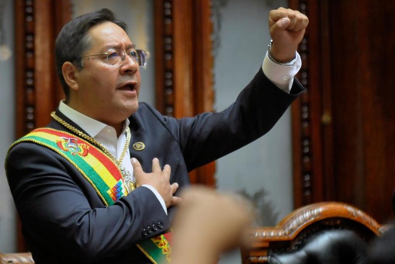  Handout picture released by the Agencia Boliviana de Informacion (ABI) showing Bolivias new President Luis Arce after swearing in at the Plurinational Legislative Assembly, in La Paz, on November 8, 2020. - Leftist economist Luis Arce assumes the Bolivian presidency facing the challenge of uniting a polarized society and reactivating an economy ravaged by the coronavirus pandemic. (Photo by Freddy Zarco / ABI / AFP) / RESTRICTED TO EDITORIAL USE - MANDATORY CREDIT AFP PHOTO / AGENCIA BOLIVIANA DE INFORMACION  - NO MARKETING - NO ADVERTISING CAMPAIGNS - DISTRIBUTED AS A SERVICE TO CLIENTSEditoria: POLLocal: La PazIndexador: FREDDY ZARCOSecao: governmentFonte: ABIFotógrafo: Handout<!-- NICAID(14637624) -->