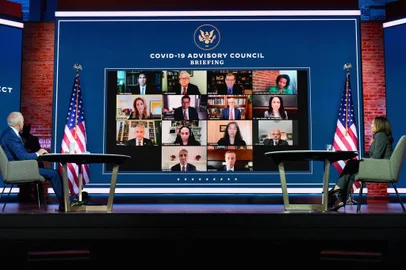 US President-elect Joe Biden(L) and US Vice President-elect Kamala Harris speak virtually with the Covid-19 Advisory Council during a briefing at The Queen theatre on November 9, 2020 in Wilmington, Delaware. (Photo by Angela Weiss / AFP)<!-- NICAID(14638527) -->