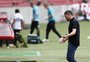 Medeiros comenta saída de Eduardo Coudet do Inter: "Fomos surpreendidos"