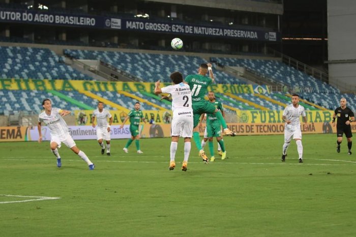Redes sociais do Cuiabá reclamam da arbitragem contra o Grêmio