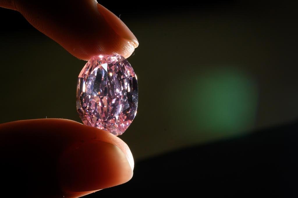 Raro diamante rosa é vendido por R$ 123,6 milhões na Suíça | GZH