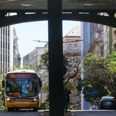  PORTO ALEGRE, RS, BRASIL - 04.11.2020 - Linhas de consórcios privados passam a ser operados pela Carris. (Foto: Lauro Alves/Agencia RBS)<!-- NICAID(14634471) -->