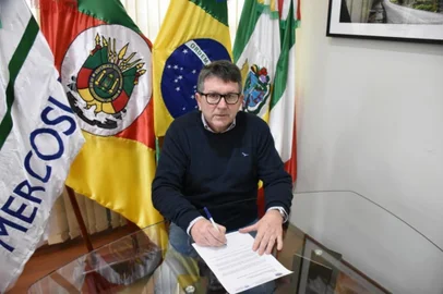 Prefeito de Veranópolis, Waldemar De Carli. <!-- NICAID(14546096) -->