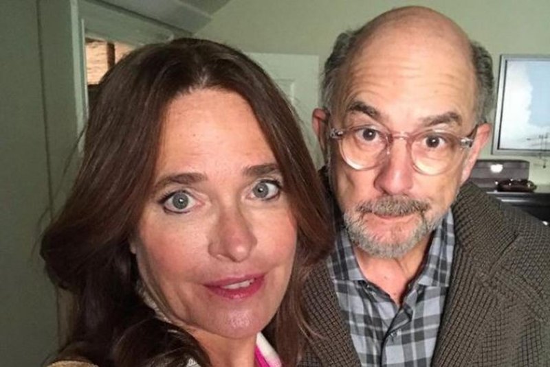  Richard Schiff, conhecido por séries como The Good Doctor, The Affair e The West Wing, revelou que foi levado para o hospital após ter recebido resultado positivo para Covid-19.<!-- NICAID(14645859) -->