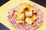  PORTO ALEGRE, RS, BRASIL, 23/09/2016 : Lanches para o Dia das Crianças. - Cachorrinho de forno- Buraco quente- Pizza de pão- Cookies- Bicho de pé (aquele docinho cor-de-rosa, depois te mostro referências)- Bolo de cenoura com cobertura de chocolate (Omar Freitas/Agência RBS)Indexador: Omar Freitas<!-- NICAID(12466218) -->