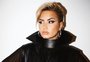 Demi Lovato radicaliza o visual e aparece com o cabelo curtinho e loiro