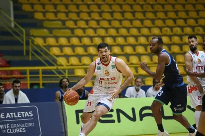 Caxias Basquete estreou com vitória no NBB 2020/2021.<!-- NICAID(14647181) -->