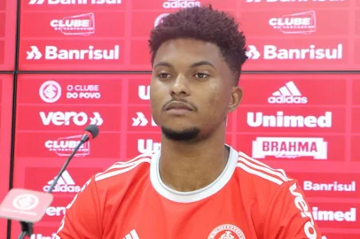  2020-08-11 Apresentação do jogador Lucas Ribeiro. Foto Ricardo Duarte/Internacional<!-- NICAID(14565899) -->