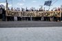  PORTO ALEGRE, RS, BRASIL, 20/11/2020- Um protesto em frente ao Carrefour do bairro Passo D¿areia reuniu em torno de 40 manifestantes, no fim da manhã desta sexta-feira (20). Faixas e cartazes relembravam a morte de João Alberto Silveira Freitas, de 40 anos, espancado e asfixiado no estacionamento do supermercado. Foto: Marco Favero \ Agencia RBS.<!-- NICAID(14649318) -->