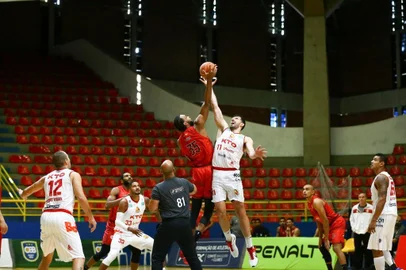 Caxias Basquete foi derrotado pelo Paulistano no NBB 2020<!-- NICAID(14650116) -->