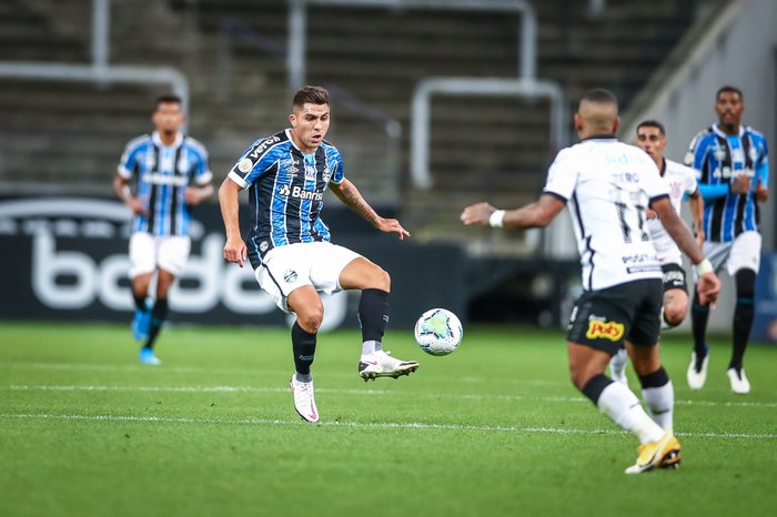 Renato comenta escalação de Pinares e Jean Pyerre juntos no Grêmio