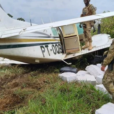Um piloto bento-gonçalvense de 29 anos foi preso por tráfico internacional de drogas no Pará. A Polícia Federal encontrou uma pista clandestina na zona rural. O piloto tentou fugiu e jogou a aeronave na direção dos policiais, mas foi contido. Foram apreendidos 452 quilos de maconha. O piloto ainda foi autuado por tentativa de homicídio contra os agentes federais.<!-- NICAID(14650372) -->