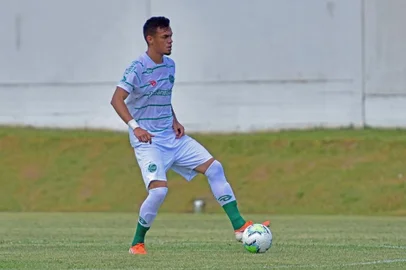 O zagueiro Kelvin Moreira, do Juventude, é o personagem desta semana na série de olho na base. <!-- NICAID(14641413) -->