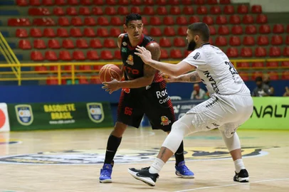 KTO/Caxias Basquete enfrenta o Bauru, em Mogi das Cruzes, pelo NBB 2020/2021<!-- NICAID(14649584) -->